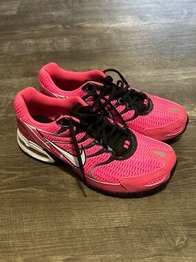 Nike Women's Pink and Black Athletic Running Shoes